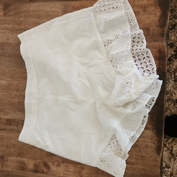NWOT BCBG MAXAZRIA Eyelet Lace Short - Size Small - Picture 7 of 13